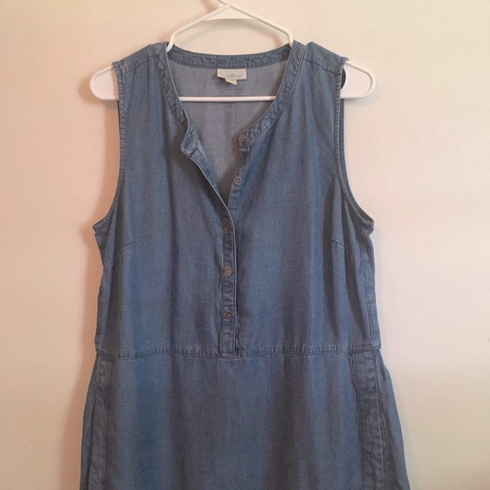 Small J. Jill sleeveless chambray tunic.